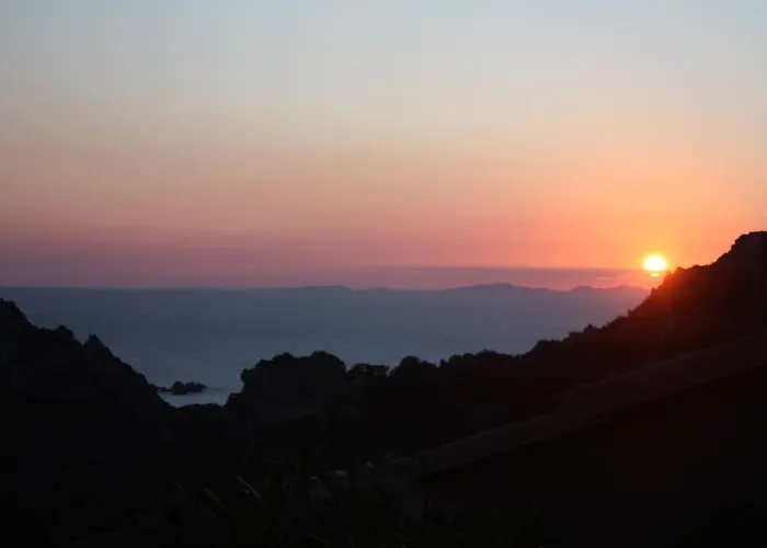 Li Rocchi Riservata E Confortevole Costa Paradiso